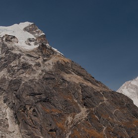 Goecha Peak, v pozadí Kanchenjunga